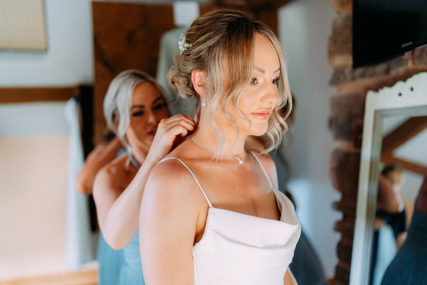 HUW SAM SUGARLOAF BARN WEDDING 005 HUW SAM SUGARLOAF BARN WEDDING 005
